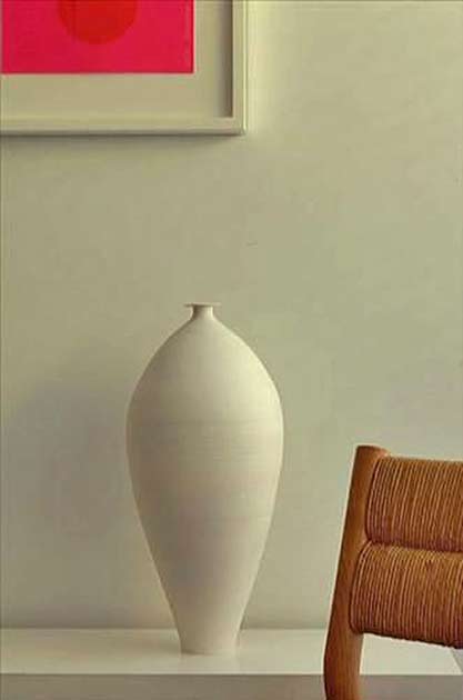 Ceramics-by-Taizo-Kuroda Elongated ovoid ceramic vessel-by-Taizo-Kuroda