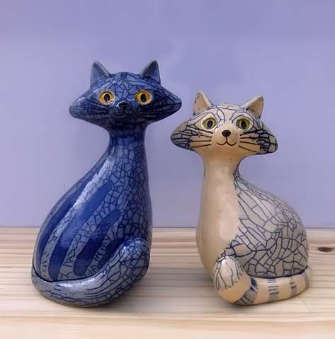 Jen-Robinson-pair-of-cat-figurines chats_bleus-Jen-Robinson
