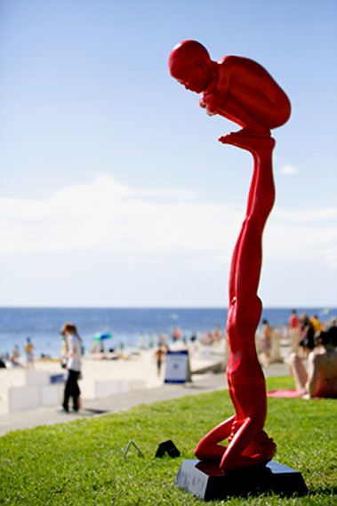 games-by-chen-wenling-379x569 Chen Wenling-Games-sculpture photo by Jarrad Seng Two red figures balancing acrobats
