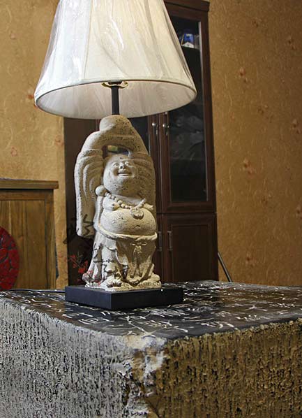creative-hands-Buddha-lampbase Chinese-classical-Buddhist-culture-and-creative-hands-Buddha-lamp-bedside-lamp-living-room-town-house-feng