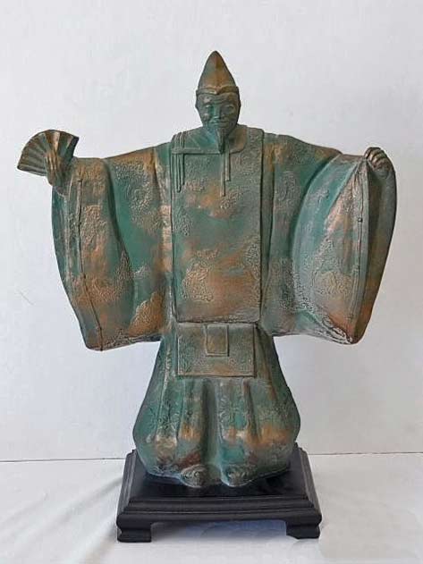 Chinese-sculpture-emperor Chinese-sculpture-emperor figure---Hess-Fine-Auctions