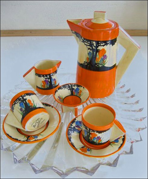 Clarice-Cliff.-Art-Deco-Tea-Set Clarice-Cliff,-Bizarre-ware.-Art-Deco-Tea-Set with angular handles