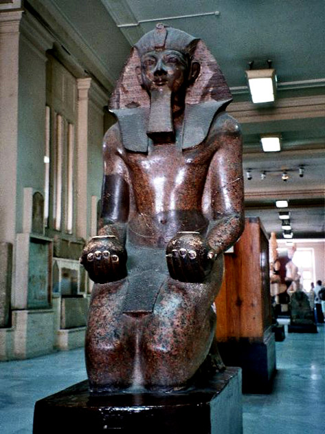 Colossus-of-Tutmosis-IIIRed-granite