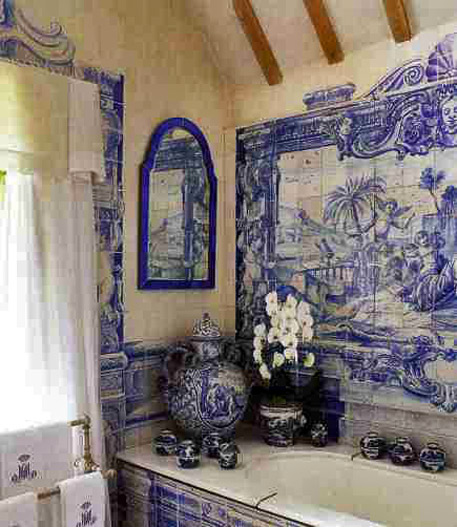 anouska-hempel-designed-bathroom cuarto-de-banyo-anouska-hempel blue and white azuleo tiled wall panel