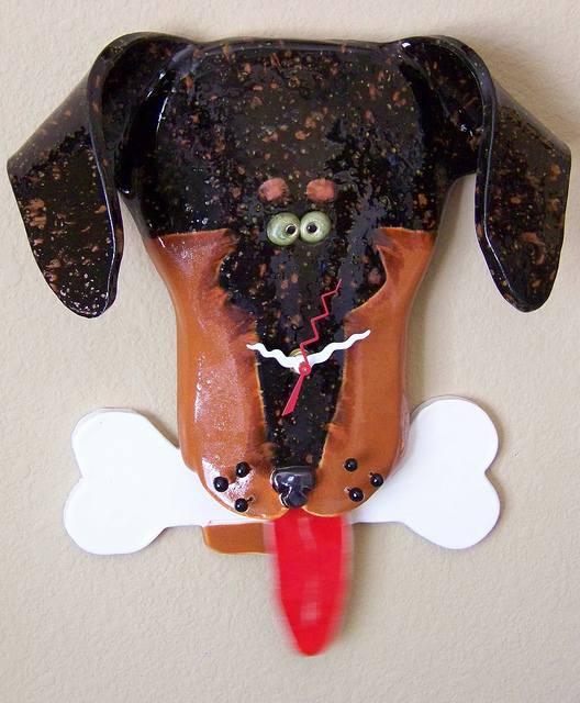 dachshund-face-clock-suzanne-noll