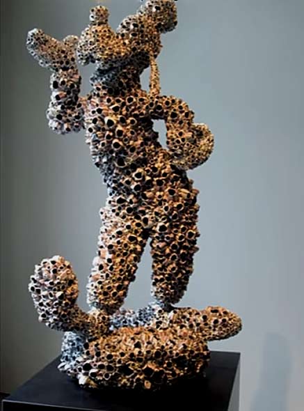 damien-hirst-treasures-from-the-wreck-unbelievable-venice-art-biennal 'Treasures from the wreck Unbelievable' Barnacle Goofy sculpture