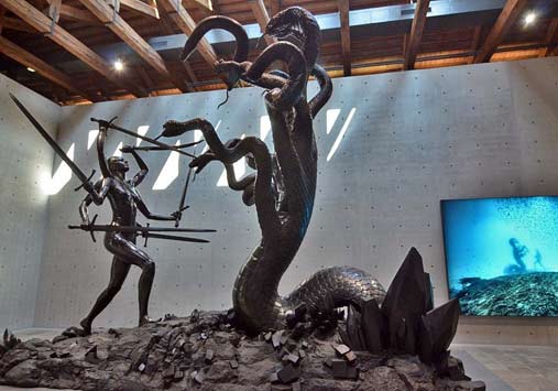 damien-hirst-treasures-from-the-wreck-unbelievable-venice-art-biennal 'Hydra and Kali' - Damien Hirst - sculpture of Kali in battle with Hydra