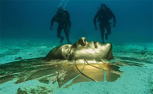 damien-hirst-treasures-from-the-wreck-unbelievable-venice-art-biennale--00-- Divers discover ancient solar art head
