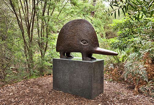 echinda-animal-sculpture-Dean-Bowen Dean-Bowen-echinda-2013
