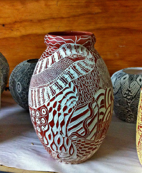 DerrickWanapiJar Derrick WanapiJar sgrafitto vase