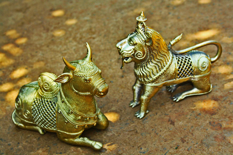 lion-and-bull-dhokra-art-475x317 Dhokra-Art---Nandi the bull and a lion