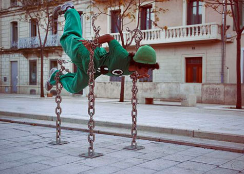 dimitri-daniloff-photography[ahy DIMITRI-DANILOFF photography -- girl balancing on a chain sculpture