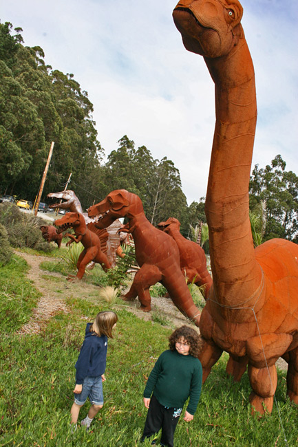 sculpture-dinosaurs-California Dinosaur-park Half Moon Bay, Spanish Town, CA