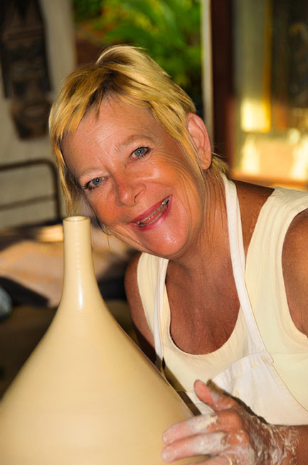 donve-branch-south-africa-potter Donve_Branch=african-potter in studio
