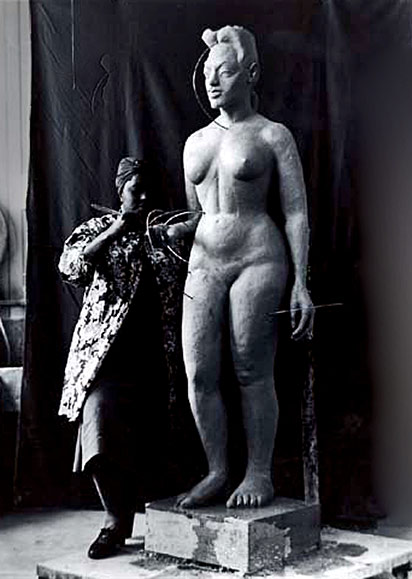 Selma-Burke-sculpting-in-studio Harlem Renaissance sculptor Selma Burke sculpting