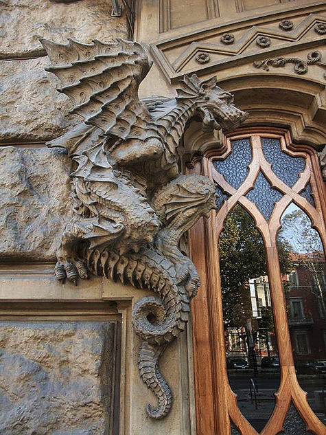 art-nouveau-dragon-turin-475x633 Dragon-detail,-Palazzo-della-Vittoria-1925-Turin-art-nouveau-Liberty-style