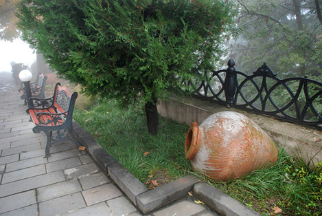 kvevri-pot-469x314 kvevri pot in Georgian park