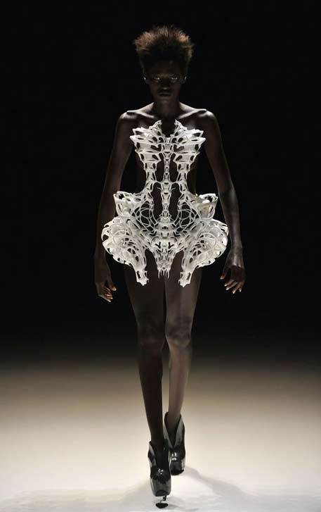 dutch-designer-iris-van-herpen dutch-designer-iris-van-herpen-merges-3-d-printer-technology-with-high-end-fashion