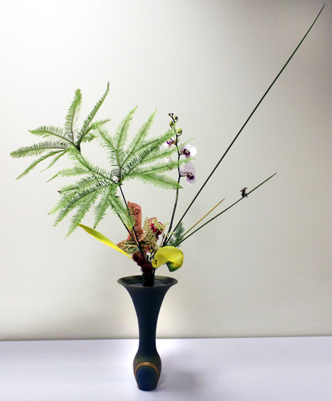 Professor-Masafumi-ikebana-flowers e-art-of-Ikebana-Ikenobo-Isivata-with-Professor-Masafumi.