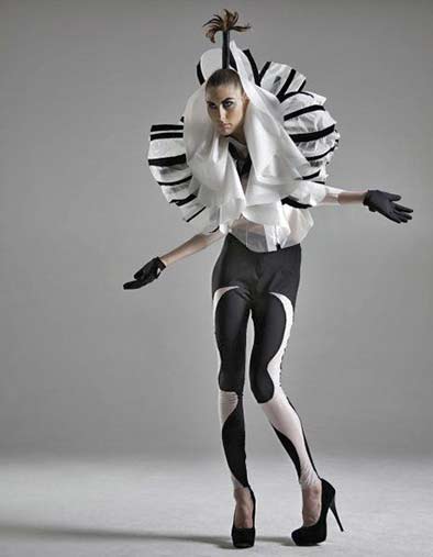 fashion-innovation-elena-slivnyak elena-slivnyak-for-iimuahii - black and white fashion-costume futuristic styling