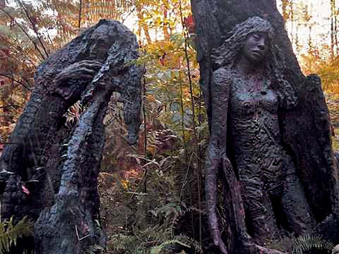 sculpture-park-Bruno-Torf tree carved sculptures after bushfire