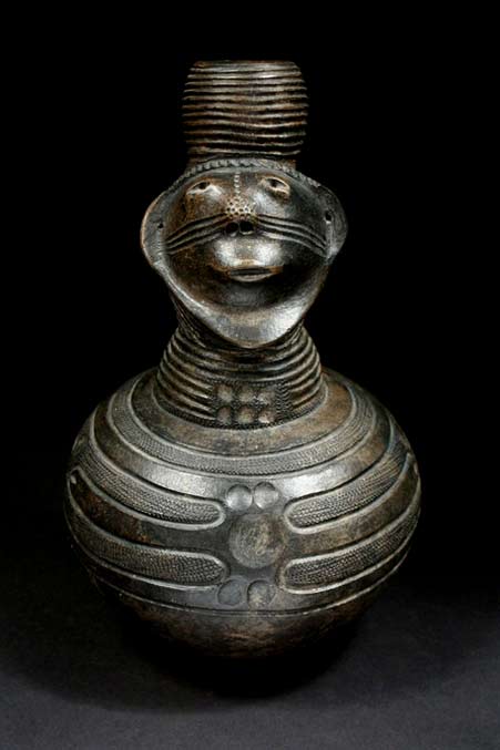 Figural-Vessel-from-the-Zande-people-of-D.R.-Congo Zande-people-of-D.R.-Congo pottery vessel