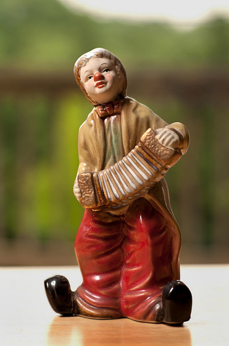clown-figurine-matt-prince-451x679 Figurine of a clown playing a squeezebox-Matt Prince