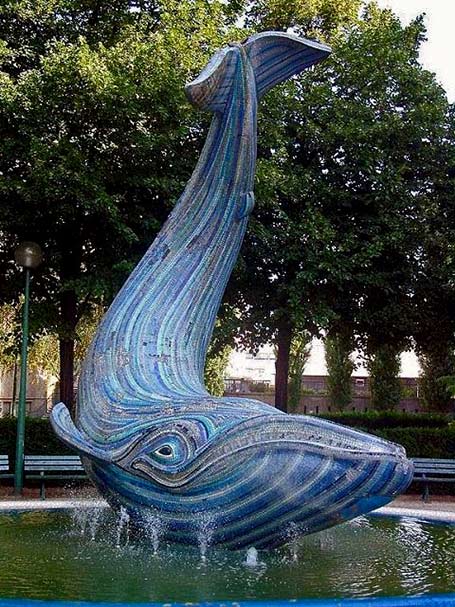 Fontaine-de-la-Baleine-Bleue-(Fountain-of-the-Blue-Whale),-Jardin-de-l'îlot-Saint-Éloi,-Paris Garden of St. Eloi island whale sculpture