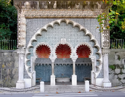 Sintra-fountain-Portugal Azulejos moorish fountain_à_Sintra,_région_de_Lisbonne,_Portugal