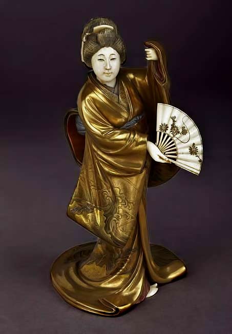 Geisha-dancing-with-a-fan Golden Geisha-dancing-with-a-fan.-National-Library-of-France,-Public-Domain