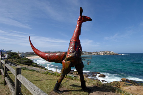 geoffrey-ricardo-sea-sculpture-496x330 Geoffrey Ricardo red kangaroo sculpture overlooking the Pacific Ocean