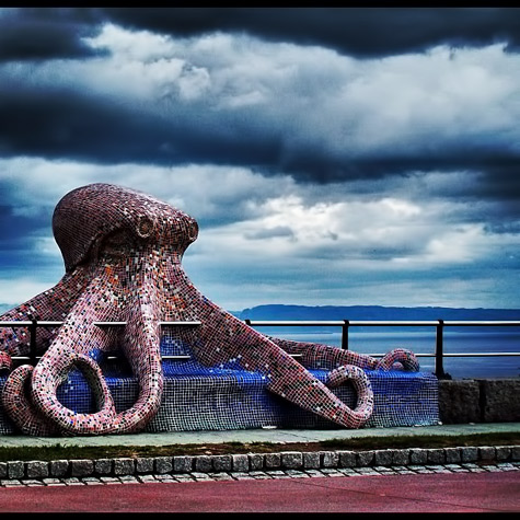 Giant-mosaic-octopus-Spain Giant-Octopus-Sculpture-in-Spain---The-Walk