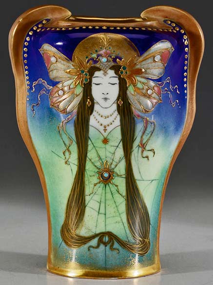 gorgeous-amphora-vase-titled-sovereign-of-the-night--image-courtesy-treadway-toomey