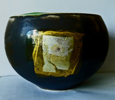 reg-daly-gold-sliver--leaf-motif-cup-53x394 Greg-Daly---Vessel,-Green-glaze-inside,-gold-&-silver-leaf-decoration