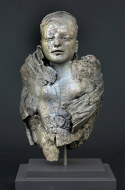 marika-baumler-raku-bust-417x632 Grey-Raku---Marika Baumler-'Grijze Raku'-h-30-cm