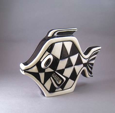 Gunnar-Nylund,-Rörstrand,-Figurine Gunnar-Nylund,-Rörstrand black and white ceramic fish