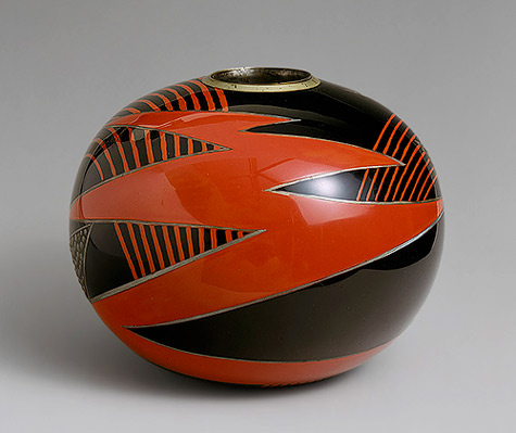 jean-dunand-jazz-age-art-deco-vase-475x399 Ovoid lacquered metal vase Jazz Age geometric design