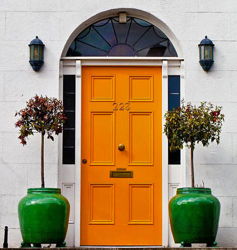 Hostage-door-with-green-planters habituallychic.blogspot