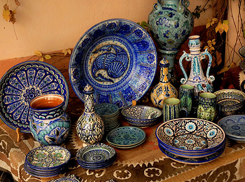 Hand-painted-ceramics,-Rishtan,-Uzbekistan--foto-Ana-Filonov