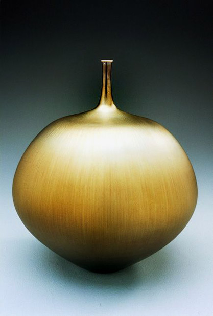 golden-glaze-bottle-hideaki-miyamura-417x618 Hideaki-Miyamura-Teardrop shaped bottle with gold glaze