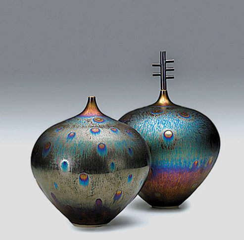 tenmoku-peacock-glaze-vessels-miyamura-493x485 Hideaki-Miyamura,-two-tenmoku-peacock-glaze-vases