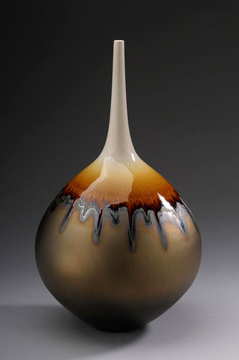 gold-glaze-snow-capped-glaze-bottle-miyamura-471x709 Hideaki-Miyamura-Vase,-gold-glaze-with-'snow-cap',-porcelain