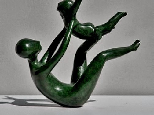 High-Flyer-by-Amanda-Harrison High-Flyer-by-Amanda-Harrison mother holding child sculpture