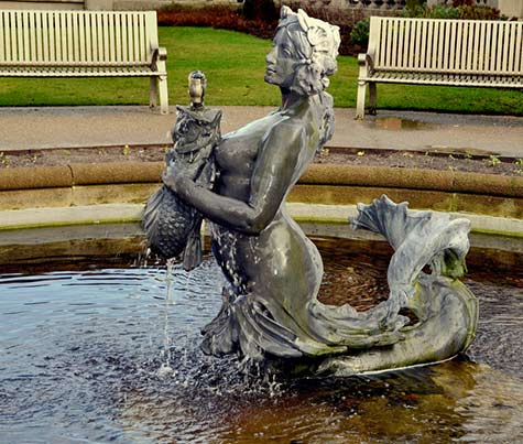 Ian-Thomas-antique-mermaid-statue-on-lord-street-in-southport-england Ian Thomas antique mermaid statue on Lord Street in Southport England