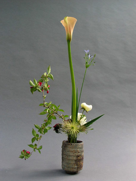 ikebana-Hans-Riester,-Berlin--Jochen-Ruth Ikebana-Hans-Riester,Berlin --ceramic pot byJochen Ruth