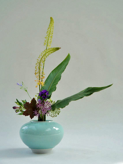 ikebana-Hans-Riester,-Berlin-Jochen-Ruth ikebana by Hans Riester, Berlin ceramic vessel by Jochen Ruth