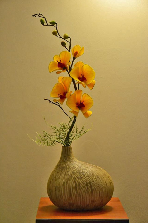 Odette-Nguyen-ikebana Ikebana-Odette-Nguyen orange flower display