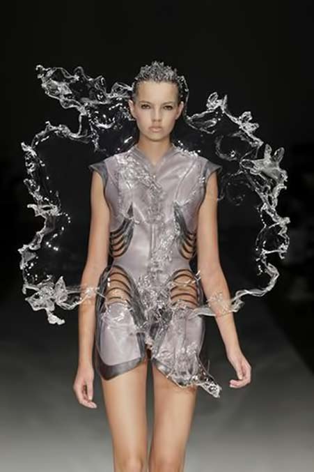 Crystallization-water-dress-van-herpen iris-vna-herpen-collaboration-benthem-crouwel-architect-collection-2011