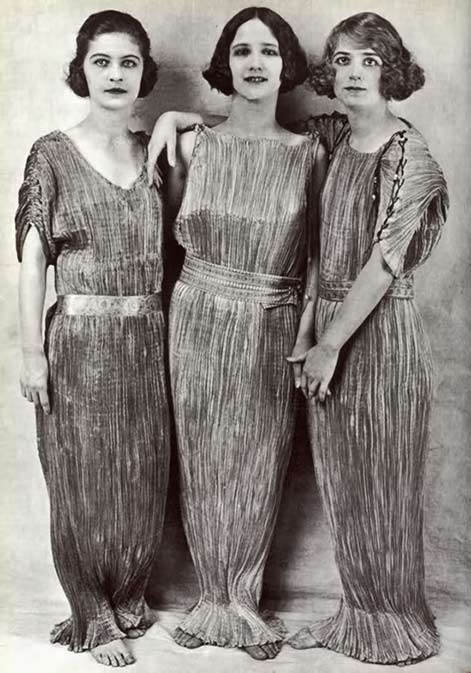 Isadora-Duncan's-daughters-wearing-Fortuny's-Delphos-dress Isadora Duncan's daughters wearing Fortuny's Delphos dress.