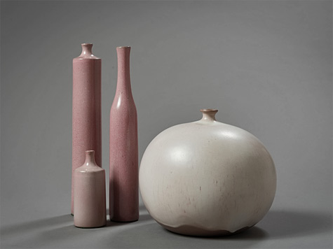 Jacques and Dani Ruelland - Creme glazed earthenware snow trap vase & Three pink glazed earthenware bottle shape vases Vase Boule Vases Bouteille ca. 1960 Available for Sale Artsy